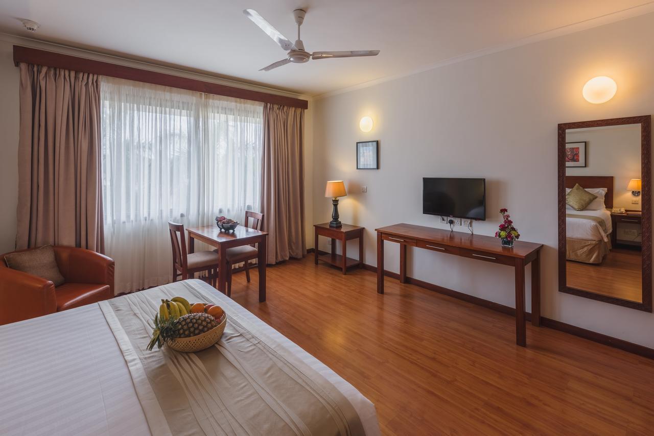 Sea Cliff Court Hotel & Luxury Apartments Дар ес Саалам Екстериор снимка