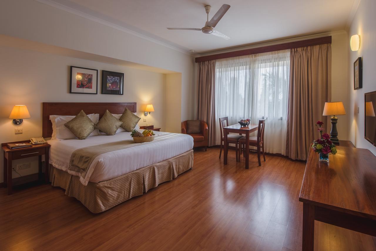 Sea Cliff Court Hotel & Luxury Apartments Дар ес Саалам Екстериор снимка
